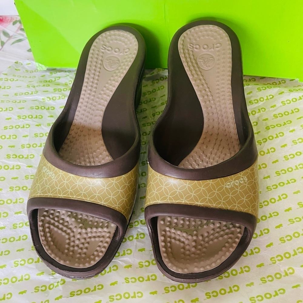 Crocs Sately Women Wedge 3" Heel Platform Espresso Green Slip-on